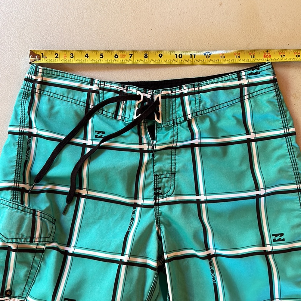 Billabong Board Shorts (33) - Picture 6 of 9